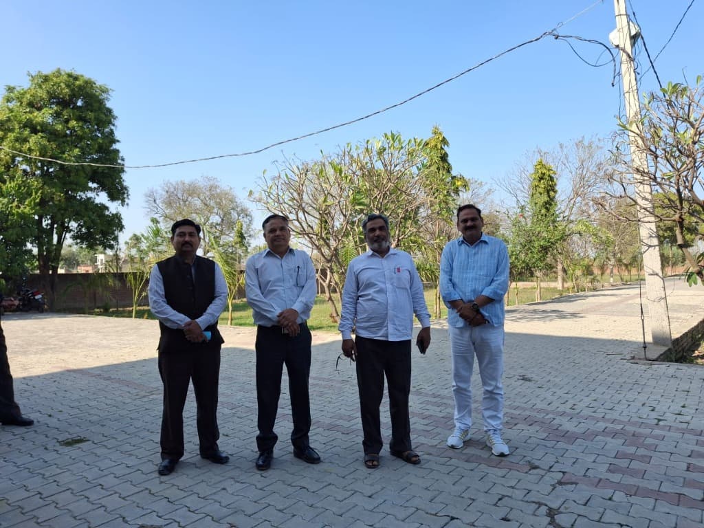 Leadership & Senior Faculty Members